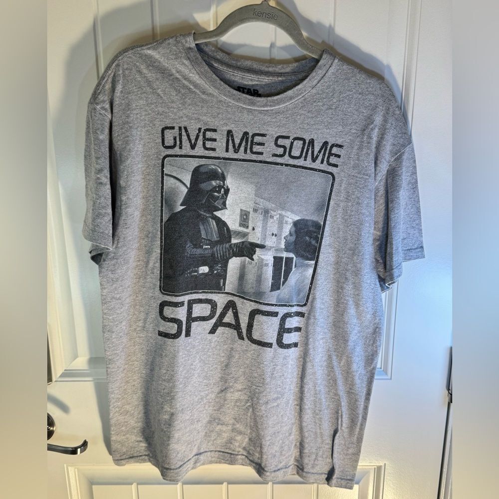 Men’s Large Star Wars Darth Vader “Give me Some Space” Gray Tee